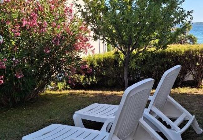 Appartamento a Banjol - Appartamento in Banjol con vista mare, terrazzo, Climatizzazione, WIFI (3803-1) Appartamento a Banjol - Appartamento in Banjol con vista mare, terrazzo, Climatizzazione, WIFI (3803-1)