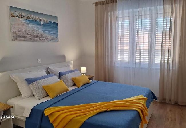 Appartamento a Banjol - Appartamento in Banjol con vista mare, terrazzo, Climatizzazione, WIFI (3803-1) Appartamento a Banjol - Appartamento in Banjol con vista mare, terrazzo, Climatizzazione, WIFI (3803-1)