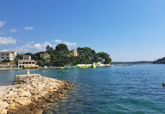 Appartamento a Banjol - Appartamento in Banjol con vista mare, terrazzo, Climatizzazione, WIFI (3803-1) Appartamento a Banjol - Appartamento in Banjol con vista mare, terrazzo, Climatizzazione, WIFI (3803-1)