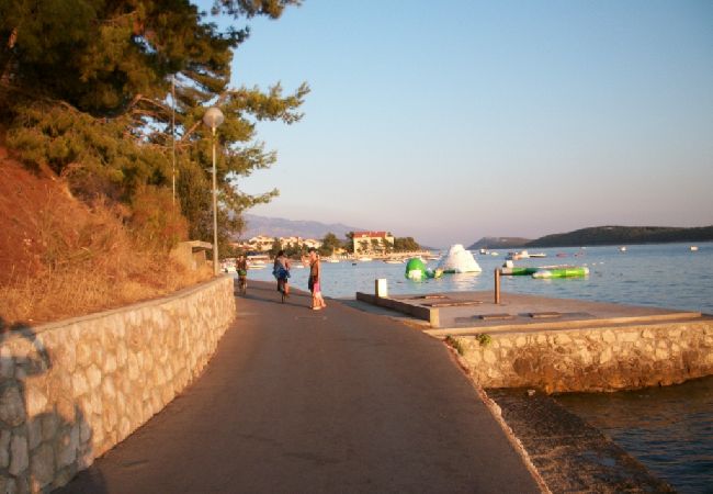 Appartamento a Banjol - Appartamento in Banjol con vista mare, terrazzo, Climatizzazione, WIFI (3803-1) Appartamento a Banjol - Appartamento in Banjol con vista mare, terrazzo, Climatizzazione, WIFI (3803-1)