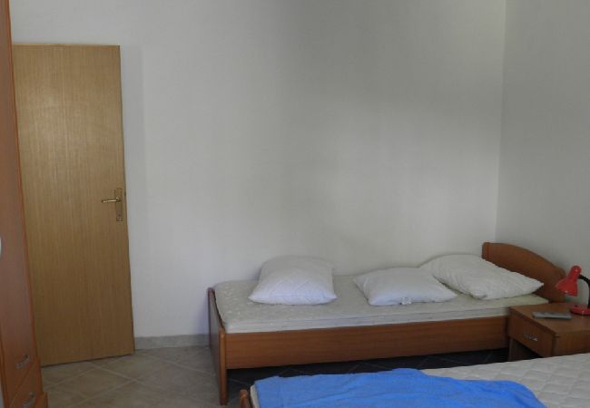 Appartamento a Podgora - Appartamento in Podgora con vista mare, terrazzo, Climatizzazione, WIFI (3812-3) Appartamento a Podgora - Appartamento in Podgora con vista mare, terrazzo, Climatizzazione, WIFI (3812-3)
