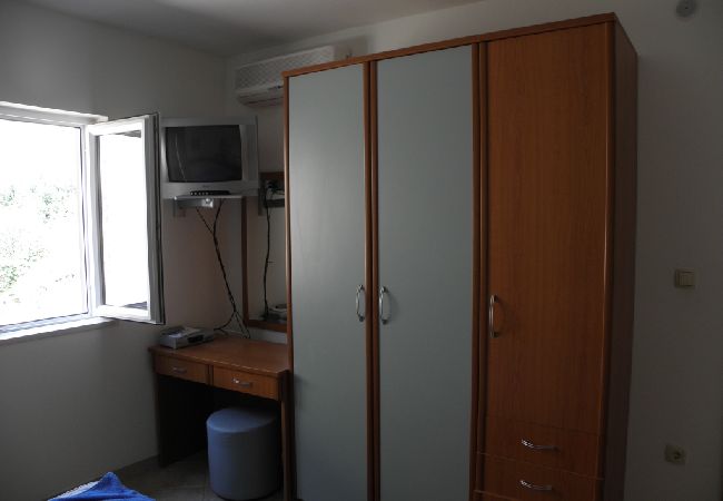 Appartamento a Podgora - Appartamento in Podgora con vista mare, terrazzo, Climatizzazione, WIFI (3812-3) Appartamento a Podgora - Appartamento in Podgora con vista mare, terrazzo, Climatizzazione, WIFI (3812-3)