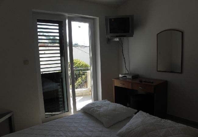 Appartamento a Podgora - Appartamento in Podgora con vista mare, terrazzo, Climatizzazione, WIFI (3812-4) Appartamento a Podgora - Appartamento in Podgora con vista mare, terrazzo, Climatizzazione, WIFI (3812-4)