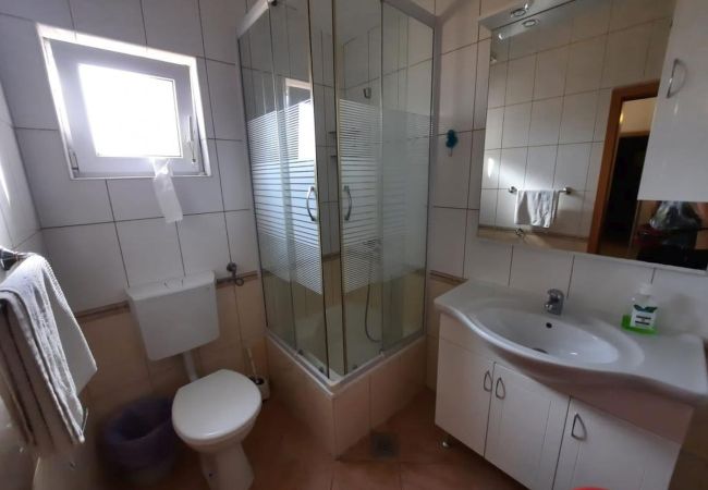Appartamento a Podgora - Appartamento in Podgora con vista mare, terrazzo, Climatizzazione, WIFI (3812-5) Appartamento a Podgora - Appartamento in Podgora con vista mare, terrazzo, Climatizzazione, WIFI (3812-5)