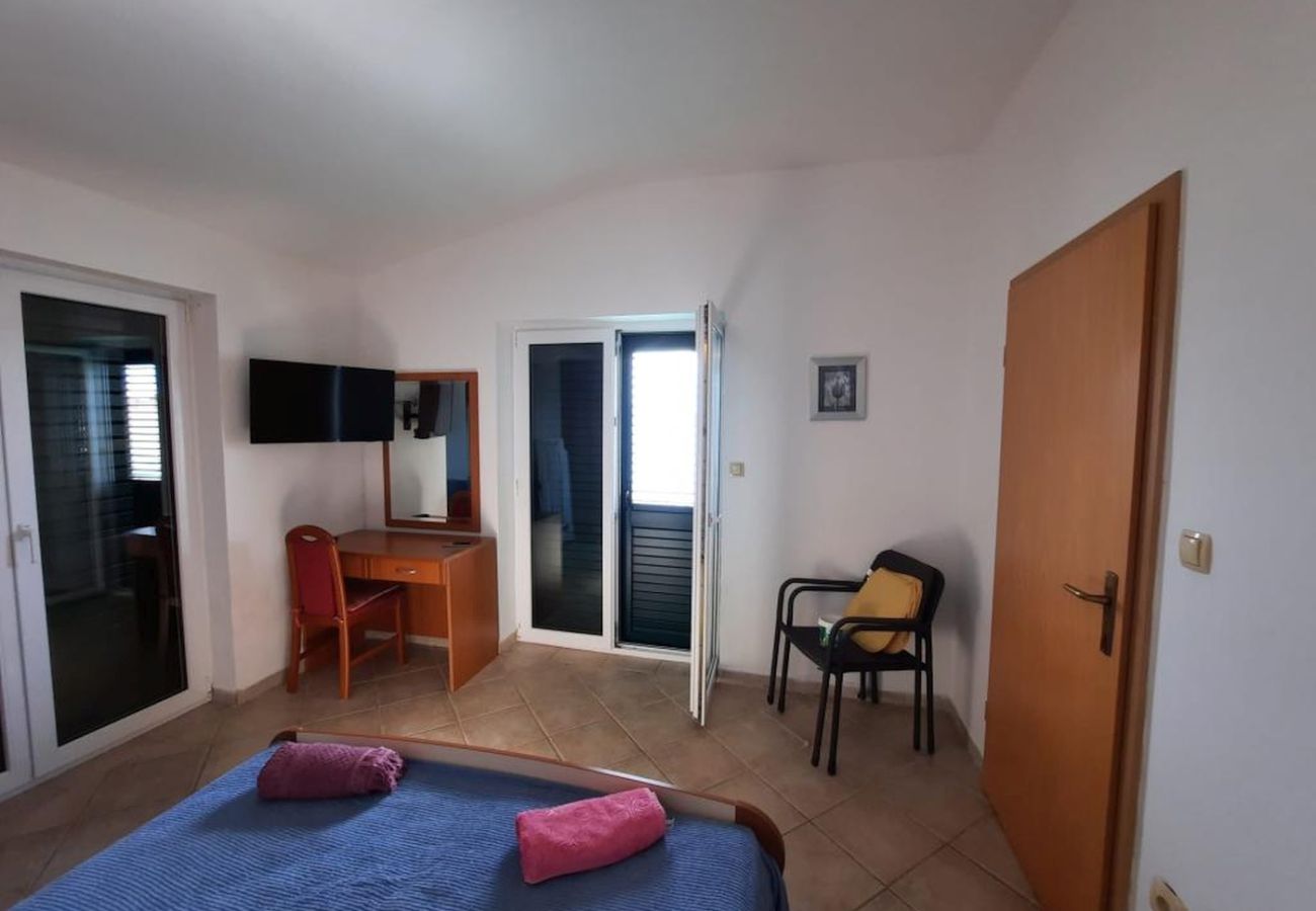 Appartamento a Podgora - Appartamento in Podgora con vista mare, terrazzo, Climatizzazione, WIFI (3812-5)