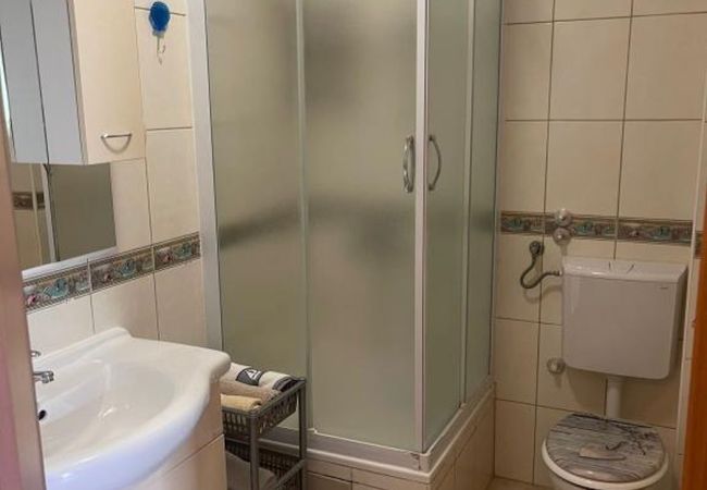 Appartamento a Podgora - Appartamento in Podgora con vista mare, terrazzo, Climatizzazione, WIFI (3812-6) Appartamento a Podgora - Appartamento in Podgora con vista mare, terrazzo, Climatizzazione, WIFI (3812-6)