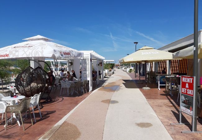 Appartamento a Šibenik-Brodarica - Appartamento in Brodarica con vista mare, terrazzo, Climatizzazione, WIFI (3814-1) Appartamento a Šibenik-Brodarica - Appartamento in Brodarica con vista mare, terrazzo, Climatizzazione, WIFI (3814-1)