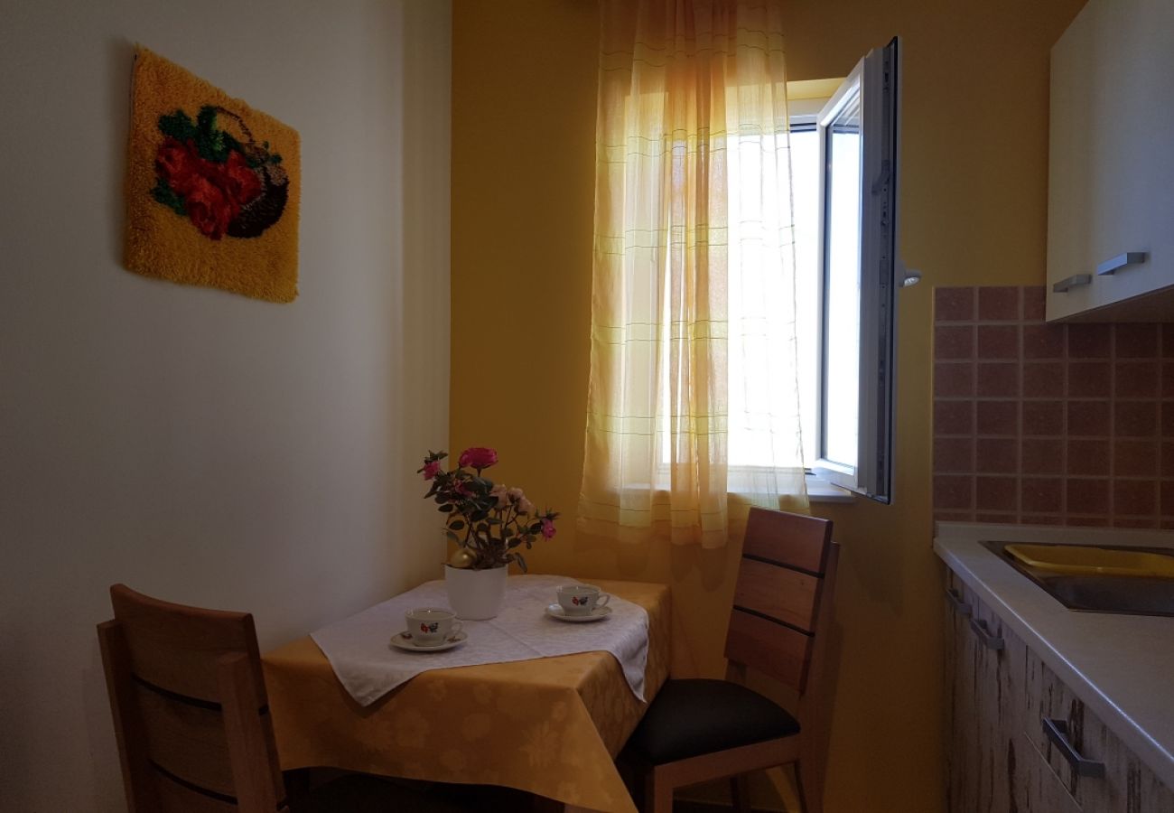 Appartamento a Bol - Appartamento in Vallo della Brazza (Bol) con vista mare, balcone, Climatizzazione, WIFI (3831-1)