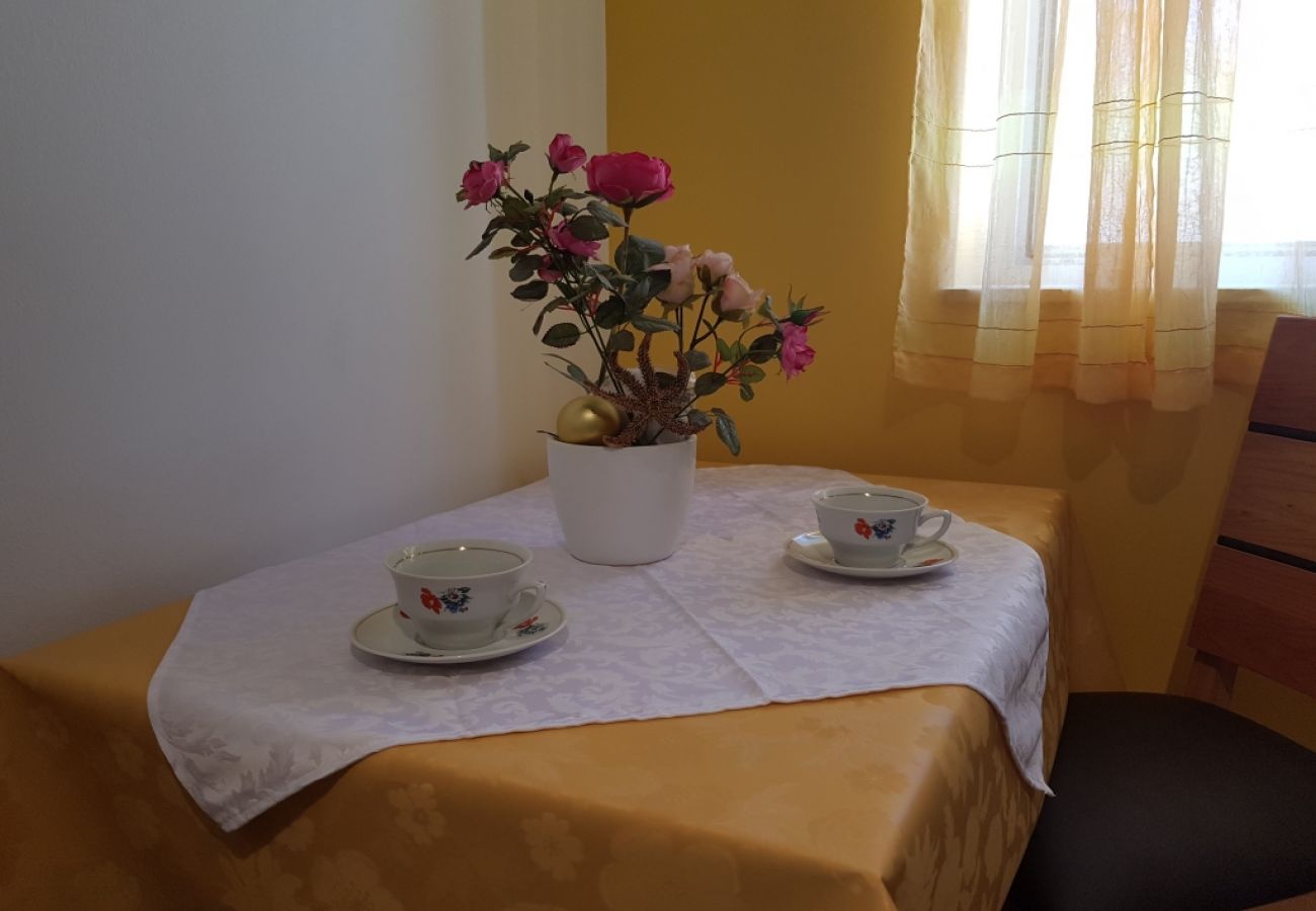 Appartamento a Bol - Appartamento in Vallo della Brazza (Bol) con vista mare, balcone, Climatizzazione, WIFI (3831-1)