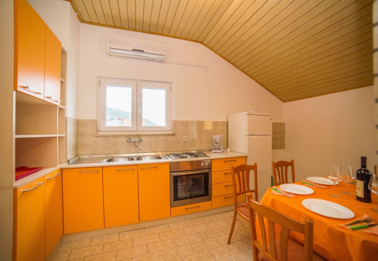 Appartamento a Bol - Appartamento in Vallo della Brazza (Bol) con vista mare, balcone, Climatizzazione, WIFI (3835-1)