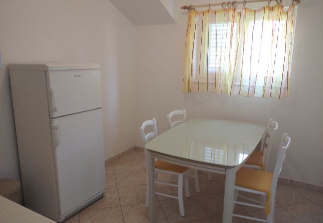 Appartamento a Bol - Appartamento in Vallo della Brazza (Bol) con vista mare, balcone, Climatizzazione, WIFI (3835-2) Appartamento a Bol - Appartamento in Vallo della Brazza (Bol) con vista mare, balcone, Climatizzazione, WIFI (3835-2)