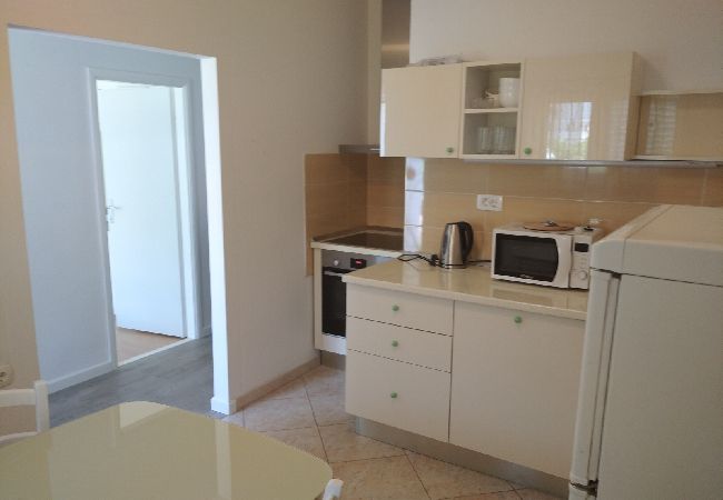 Appartamento a Bol - Appartamento in Vallo della Brazza (Bol) con vista mare, balcone, Climatizzazione, WIFI (3835-2) Appartamento a Bol - Appartamento in Vallo della Brazza (Bol) con vista mare, balcone, Climatizzazione, WIFI (3835-2)