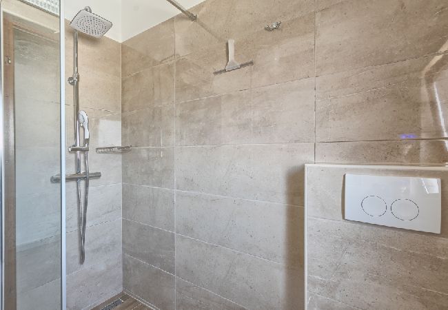 Appartamento a Štinjan - Appartamento in Stignano (Stinjan) con vista mare, terrazzo, Climatizzazione, WIFI (3326-2) Appartamento a Štinjan - Appartamento in Stignano (Stinjan) con vista mare, terrazzo, Climatizzazione, WIFI (3326-2)