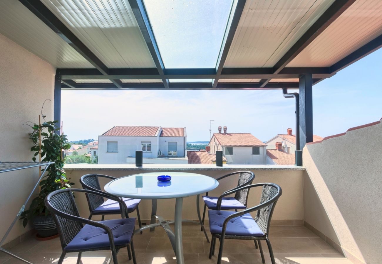 Appartamento a Štinjan - Appartamento in Stignano (Stinjan) con vista mare, terrazzo, Climatizzazione, WIFI (3326-2)