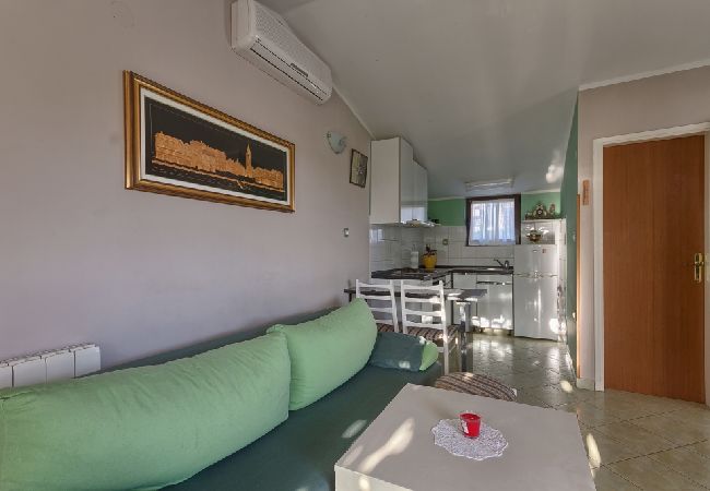 Appartamento a Štinjan - Appartamento in Stignano (Stinjan) con vista mare, balcone, Climatizzazione, WIFI (3326-3) Appartamento a Štinjan - Appartamento in Stignano (Stinjan) con vista mare, balcone, Climatizzazione, WIFI (3326-3)