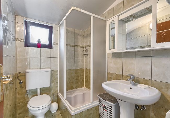 Appartamento a Štinjan - Appartamento in Stignano (Stinjan) con vista mare, balcone, Climatizzazione, WIFI (3326-3) Appartamento a Štinjan - Appartamento in Stignano (Stinjan) con vista mare, balcone, Climatizzazione, WIFI (3326-3)