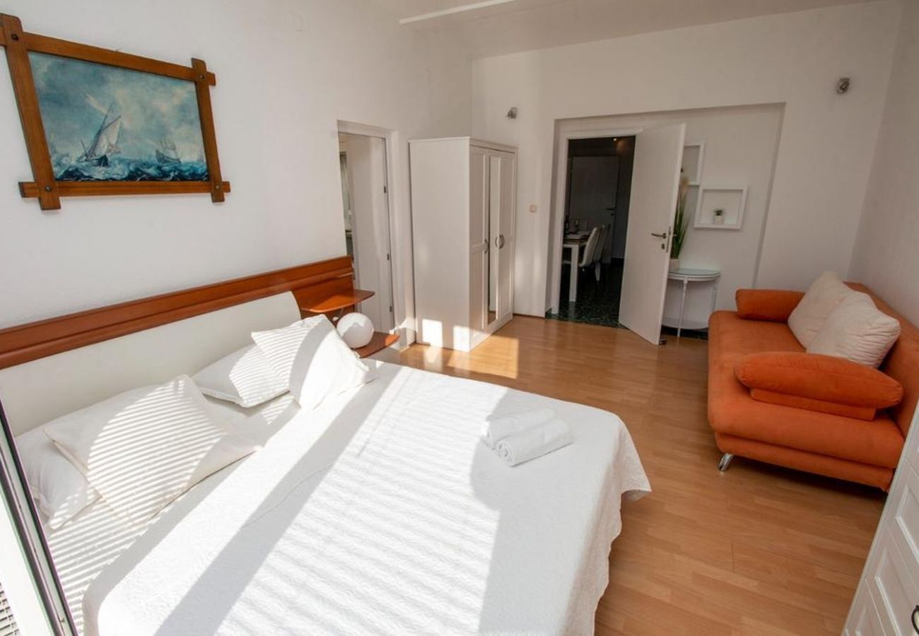 Appartamento a Duce - Appartamento in Duće con vista mare, balcone, Climatizzazione, WIFI (4172-1)