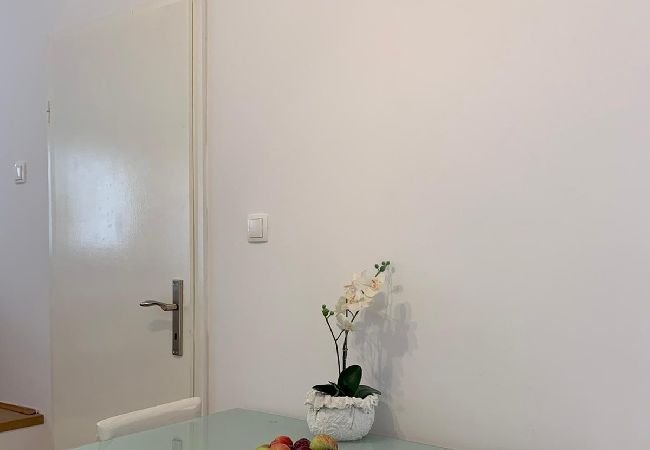 Appartamento a Duce - Appartamento in Duće con vista mare, balcone, Climatizzazione, WIFI (4174-7) Appartamento a Duce - Appartamento in Duće con vista mare, balcone, Climatizzazione, WIFI (4174-7)