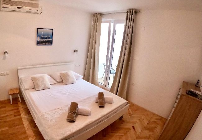 Appartamento a Duce - Appartamento in Duće con vista mare, balcone, Climatizzazione, WIFI (4174-7) Appartamento a Duce - Appartamento in Duće con vista mare, balcone, Climatizzazione, WIFI (4174-7)
