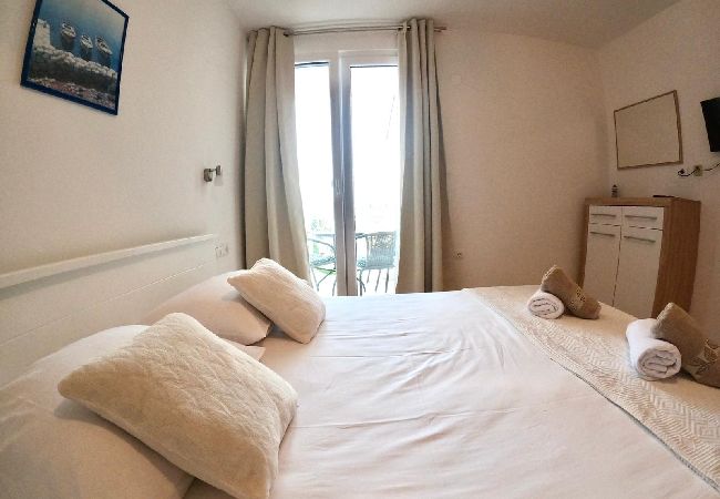 Appartamento a Duce - Appartamento in Duće con vista mare, balcone, Climatizzazione, WIFI (4174-7) Appartamento a Duce - Appartamento in Duće con vista mare, balcone, Climatizzazione, WIFI (4174-7)