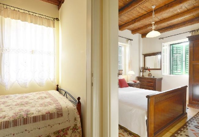 Casa a Omiš - Casa di vacanza in Omiš con terrazzo, Climatizzazione, WIFI, Lavatrice (4183-1) Casa a Omiš - Casa di vacanza in Omiš con terrazzo, Climatizzazione, WIFI, Lavatrice (4183-1)