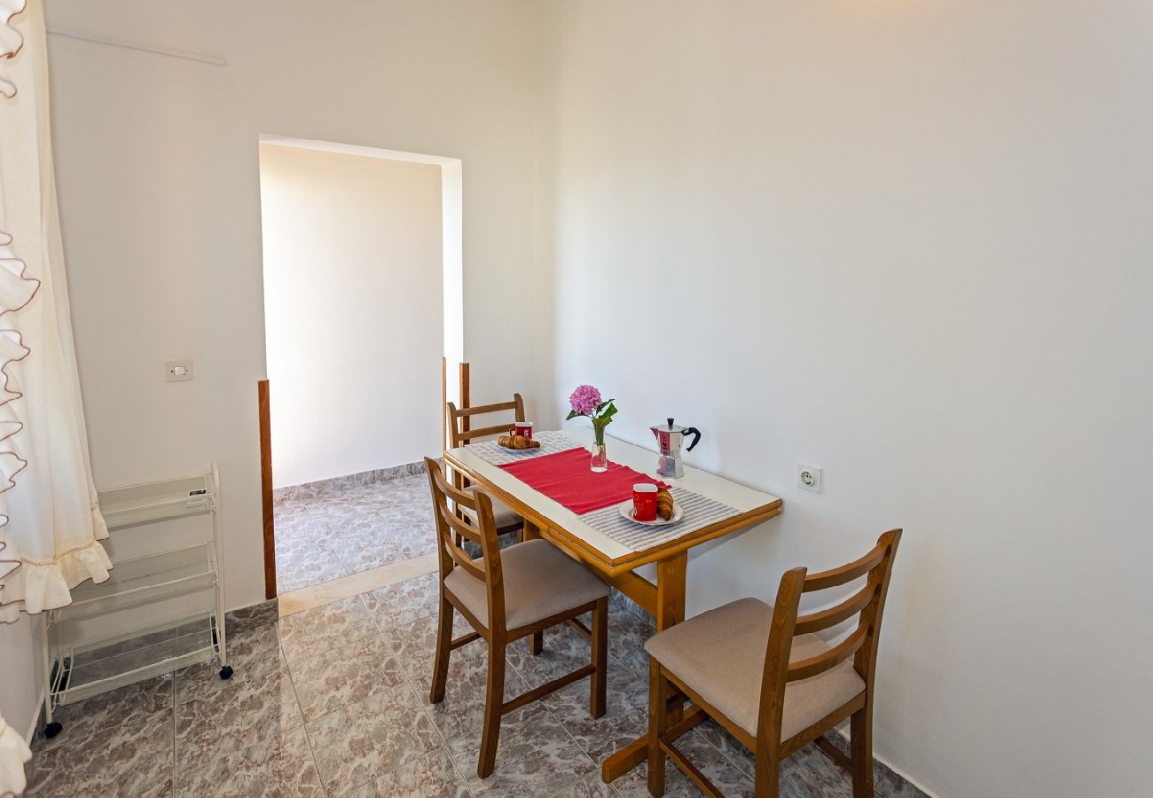 Appartamento a Rogoznica - Appartamento in Rogoznica con balcone, Climatizzazione, WIFI (3338-4)