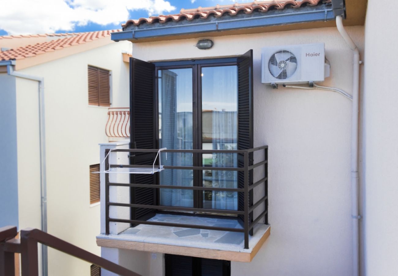 Appartamento a Rogoznica - Appartamento in Rogoznica con balcone, Climatizzazione, WIFI (3338-4)