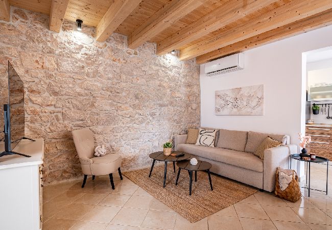 Casa a Lukoran - Casa di vacanza in Lukoran con vista mare, terrazzo, Climatizzazione, WIFI (4200-1) Casa a Lukoran - Casa di vacanza in Lukoran con vista mare, terrazzo, Climatizzazione, WIFI (4200-1)