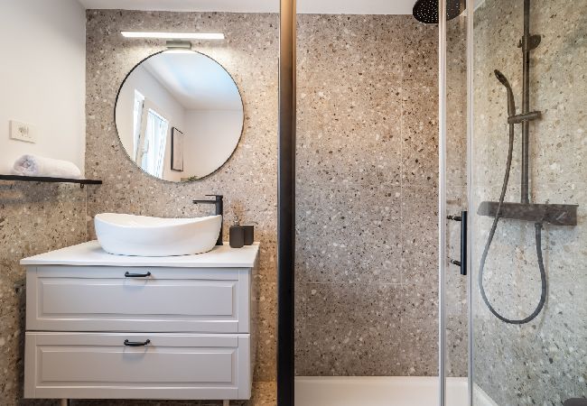 Casa a Lukoran - Casa di vacanza in Lukoran con vista mare, terrazzo, Climatizzazione, WIFI (4200-1) Casa a Lukoran - Casa di vacanza in Lukoran con vista mare, terrazzo, Climatizzazione, WIFI (4200-1)