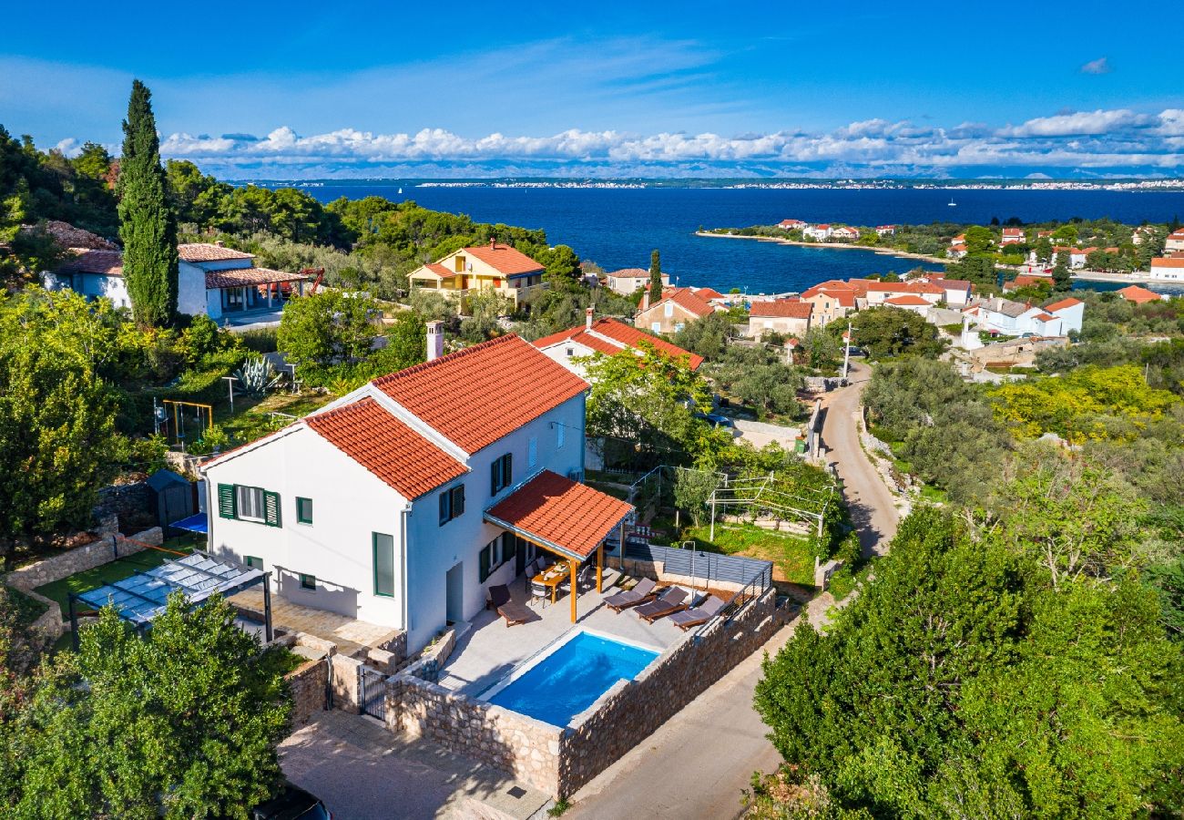 Casa a Lukoran - Casa di vacanza in Lukoran con vista mare, terrazzo, Climatizzazione, WIFI (4200-1)