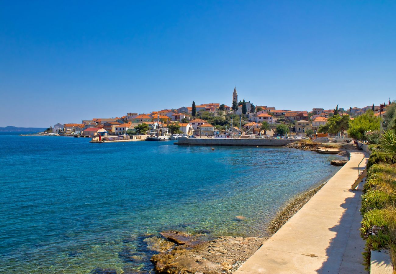 Casa a Lukoran - Casa di vacanza in Lukoran con vista mare, terrazzo, Climatizzazione, WIFI (4200-1)