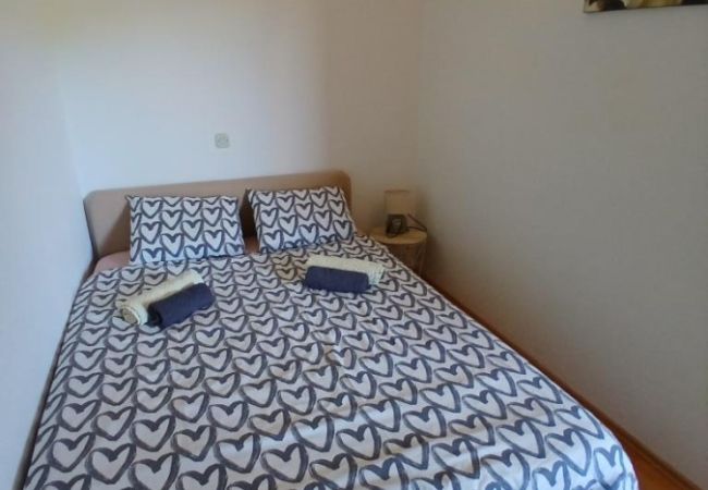 Appartamento a Kampor - Appartamento in Kampor con balcone, Climatizzazione, WIFI (4235-2) Appartamento a Kampor - Appartamento in Kampor con balcone, Climatizzazione, WIFI (4235-2)