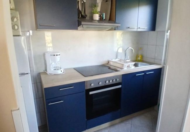 Appartamento a Kampor - Appartamento in Kampor con balcone, Climatizzazione, WIFI (4235-2) Appartamento a Kampor - Appartamento in Kampor con balcone, Climatizzazione, WIFI (4235-2)