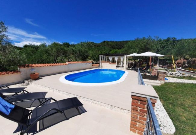 Appartamento a Kampor - Appartamento in Kampor con balcone, Climatizzazione, WIFI (4235-2) Appartamento a Kampor - Appartamento in Kampor con balcone, Climatizzazione, WIFI (4235-2)