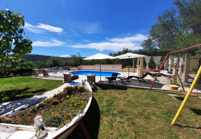 Appartamento a Kampor - Appartamento in Kampor con balcone, Climatizzazione, WIFI (4235-2) Appartamento a Kampor - Appartamento in Kampor con balcone, Climatizzazione, WIFI (4235-2)