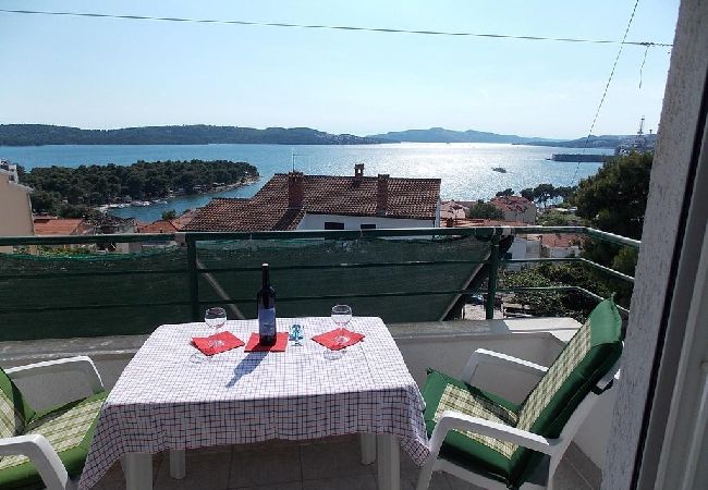 Appartamento a Trogir - Appartamento in Traù (Trogir) con vista mare, balcone, Climatizzazione, WIFI (4236-3) Appartamento a Trogir - Appartamento in Traù (Trogir) con vista mare, balcone, Climatizzazione, WIFI (4236-3)