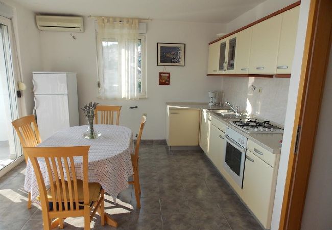 Appartamento a Trogir - Appartamento in Traù (Trogir) con vista mare, balcone, Climatizzazione, WIFI (4236-3) Appartamento a Trogir - Appartamento in Traù (Trogir) con vista mare, balcone, Climatizzazione, WIFI (4236-3)