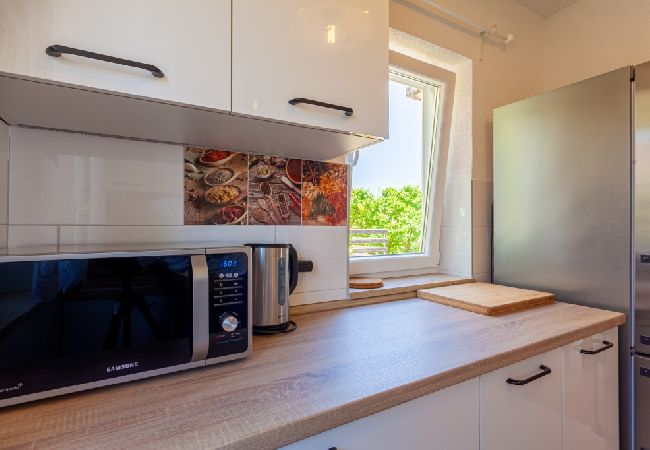 Appartamento a Cres - Appartamento in Cherso (Cres) con vista mare, balcone, Climatizzazione, WIFI (4249-1) Appartamento a Cres - Appartamento in Cherso (Cres) con vista mare, balcone, Climatizzazione, WIFI (4249-1)