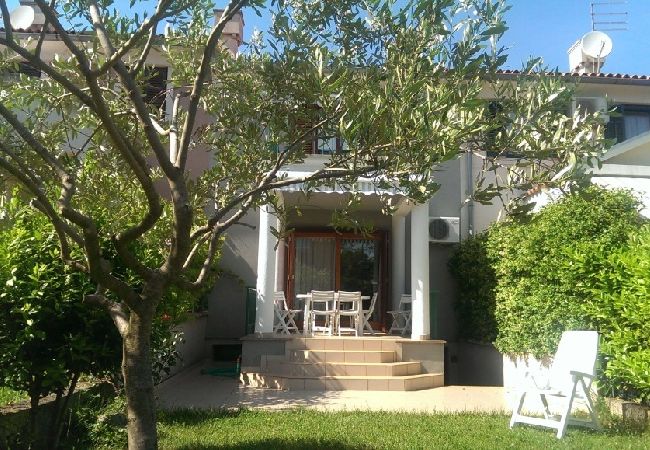 Appartamento a Umag - Appartamento in Umago (Umag) con terrazzo, Climatizzazione, WIFI (4259-2) Appartamento a Umag - Appartamento in Umago (Umag) con terrazzo, Climatizzazione, WIFI (4259-2)