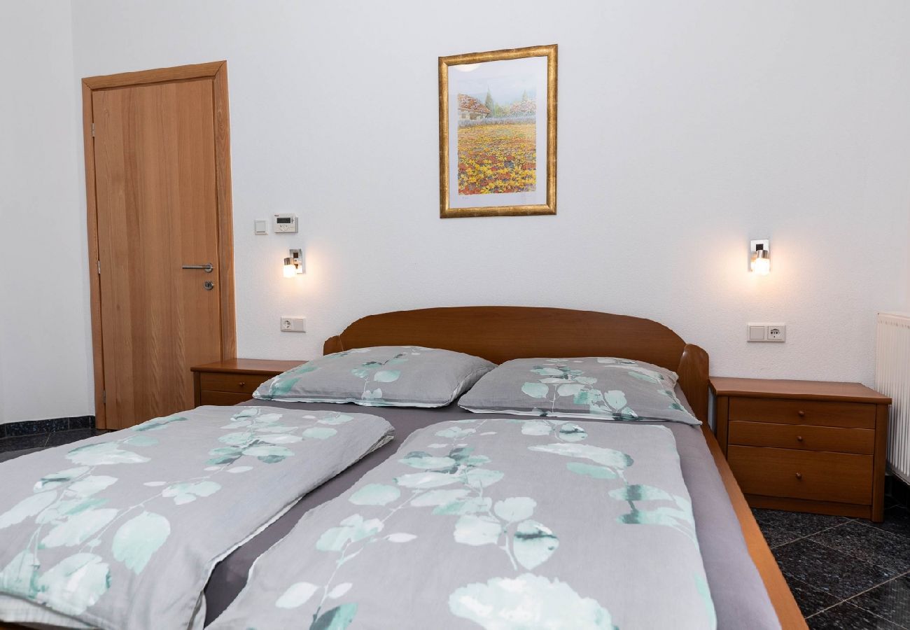 Appartamento a Crikvenica - Appartamento in Cirquenizza (Crikvenica) con vista mare, Climatizzazione, WIFI, Lavatrice (4267-2)