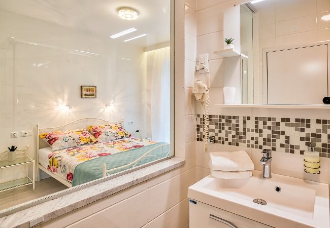 Appartamento a Rovinj - Appartamento in Rovigno (Rovinj) con terrazzo, Climatizzazione, WIFI, Lavastoviglie (4286-2) Appartamento a Rovinj - Appartamento in Rovigno (Rovinj) con terrazzo, Climatizzazione, WIFI, Lavastoviglie (4286-2)