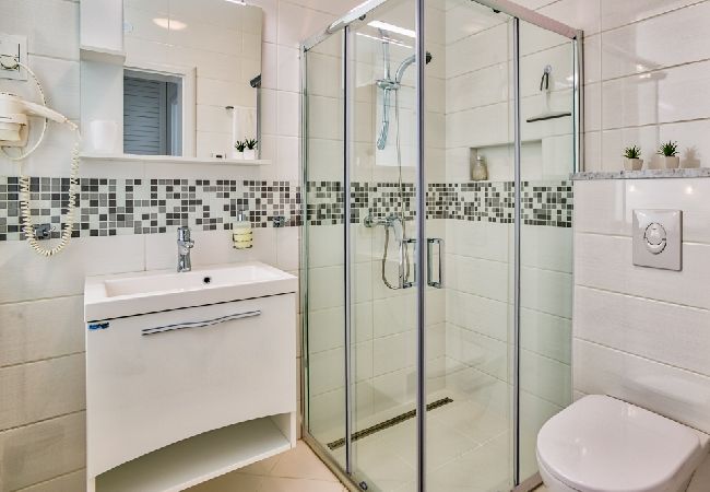 Appartamento a Rovinj - Appartamento in Rovigno (Rovinj) con terrazzo, Climatizzazione, WIFI, Lavastoviglie (4286-2) Appartamento a Rovinj - Appartamento in Rovigno (Rovinj) con terrazzo, Climatizzazione, WIFI, Lavastoviglie (4286-2)