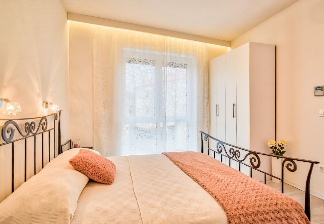 Appartamento a Rovinj - Appartamento in Rovigno (Rovinj) con terrazzo, Climatizzazione, WIFI, Lavastoviglie (4286-2) Appartamento a Rovinj - Appartamento in Rovigno (Rovinj) con terrazzo, Climatizzazione, WIFI, Lavastoviglie (4286-2)