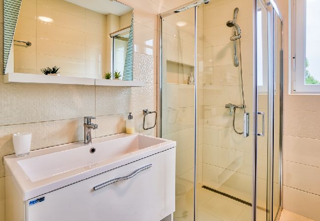 Appartamento a Rovinj - Appartamento in Rovigno (Rovinj) con vista mare, terrazzo, Climatizzazione, WIFI (4286-6) Appartamento a Rovinj - Appartamento in Rovigno (Rovinj) con vista mare, terrazzo, Climatizzazione, WIFI (4286-6)
