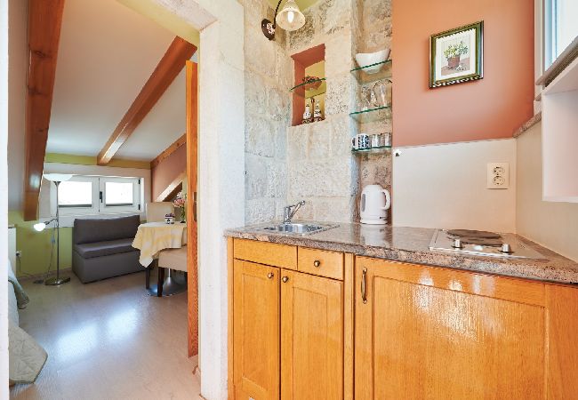 Studio a Trogir - Appartamento Studio in Traù (Trogir) con balcone, Climatizzazione, WIFI (4324-4) Studio a Trogir - Appartamento Studio in Traù (Trogir) con balcone, Climatizzazione, WIFI (4324-4)