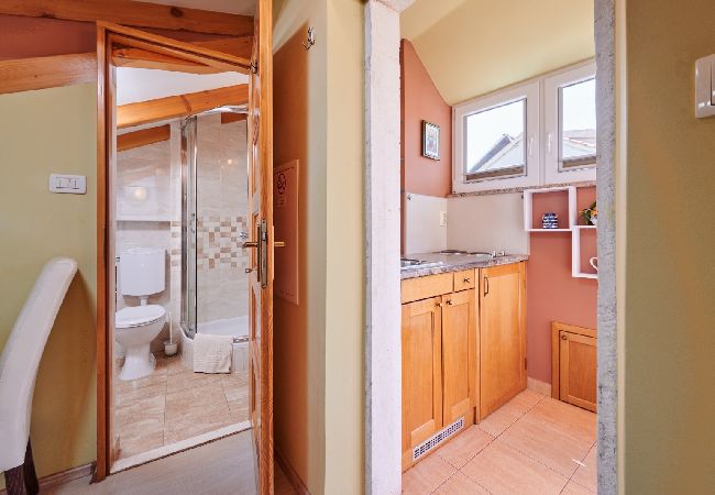 Studio a Trogir - Appartamento Studio in Traù (Trogir) con balcone, Climatizzazione, WIFI (4324-4) Studio a Trogir - Appartamento Studio in Traù (Trogir) con balcone, Climatizzazione, WIFI (4324-4)