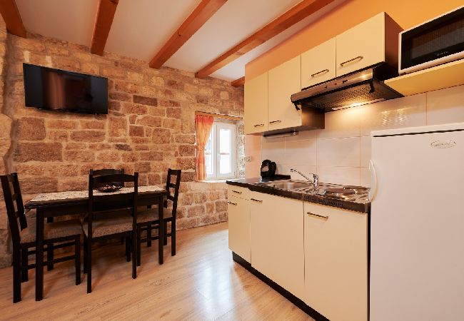 Appartamento a Trogir - Appartamento in Traù (Trogir) con balcone, Climatizzazione, WIFI (4324-2) Appartamento a Trogir - Appartamento in Traù (Trogir) con balcone, Climatizzazione, WIFI (4324-2)