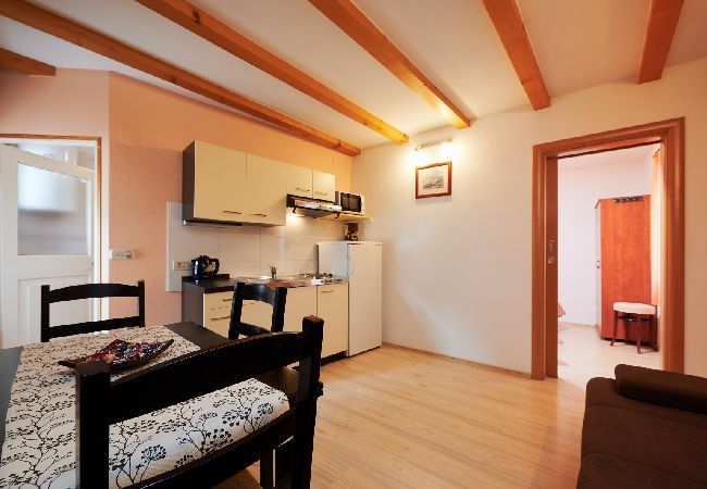 Appartamento a Trogir - Appartamento in Traù (Trogir) con balcone, Climatizzazione, WIFI (4324-2) Appartamento a Trogir - Appartamento in Traù (Trogir) con balcone, Climatizzazione, WIFI (4324-2)