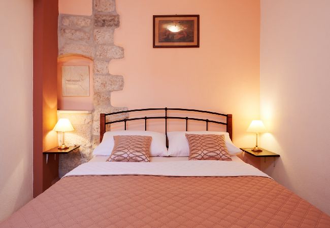 Appartamento a Trogir - Appartamento in Traù (Trogir) con balcone, Climatizzazione, WIFI (4324-2) Appartamento a Trogir - Appartamento in Traù (Trogir) con balcone, Climatizzazione, WIFI (4324-2)