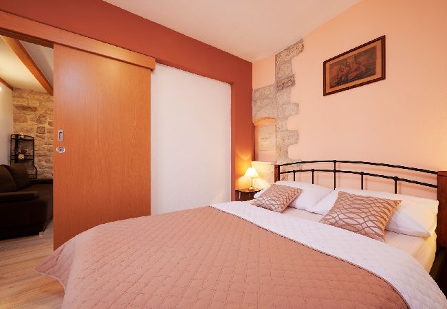 Appartamento a Trogir - Appartamento in Traù (Trogir) con balcone, Climatizzazione, WIFI (4324-2) Appartamento a Trogir - Appartamento in Traù (Trogir) con balcone, Climatizzazione, WIFI (4324-2)